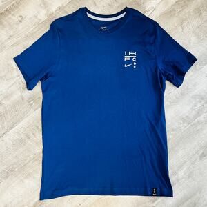 The Nike Tee Tottenham Hotspur Athletic Cut Crew Neck T-Shirt L